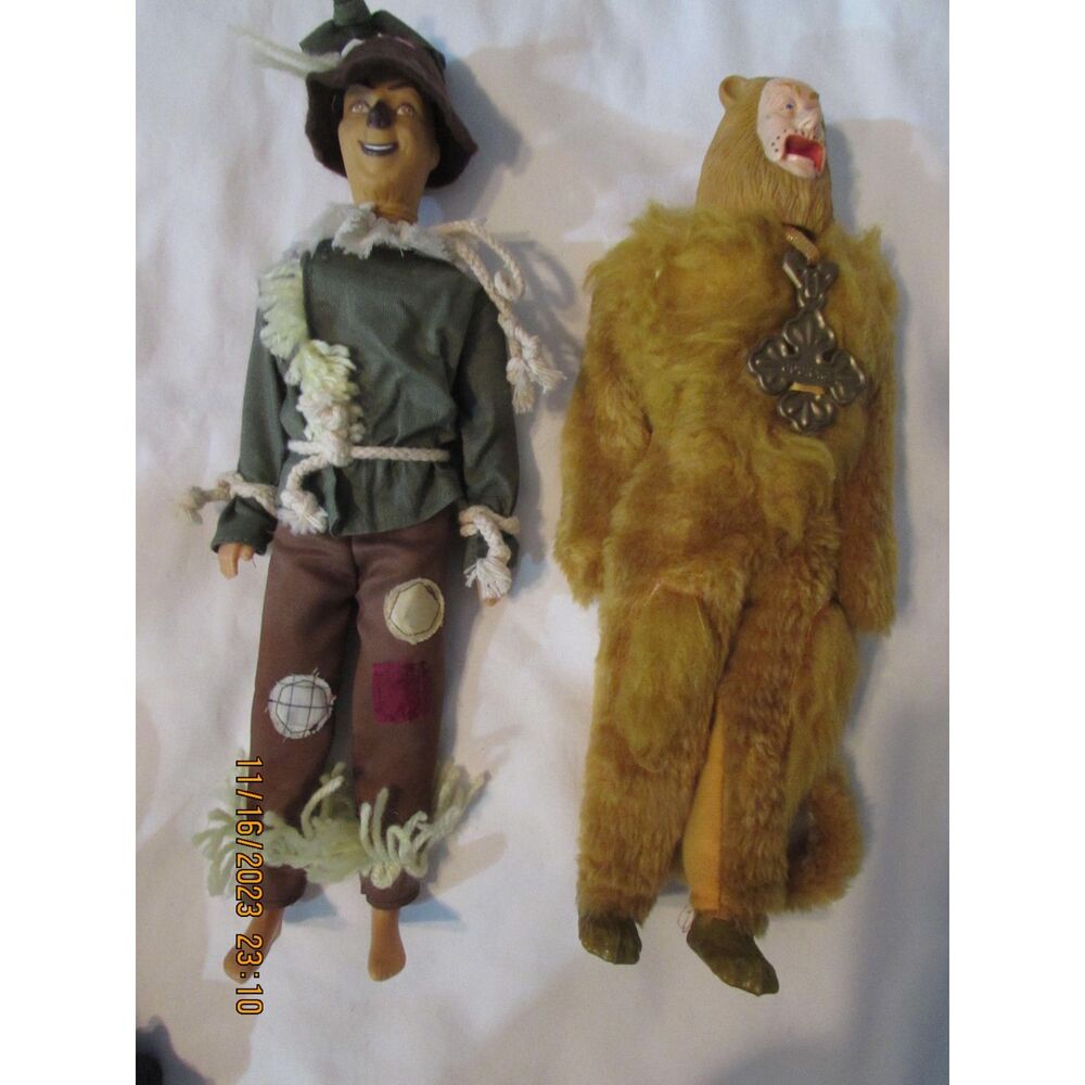 Vintage 1988 Wizard of Oz dolls Barbies Cowardly lion scarecrow set of 2